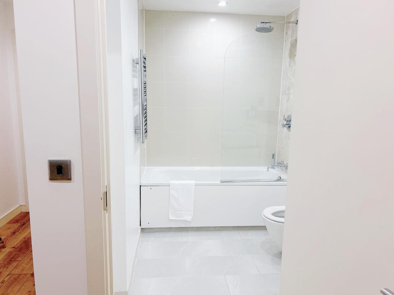 Luxury 2-bed With Stunning Views Near The Shard & Tower Bridge *